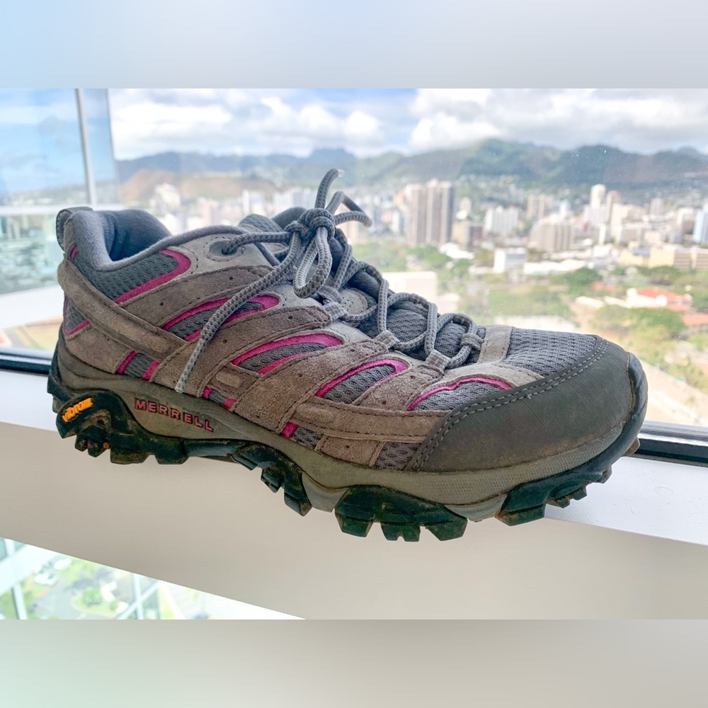 Women’s Hiking Boots - Merrell Moab 2 - Size 9.5 - Vibram Sole